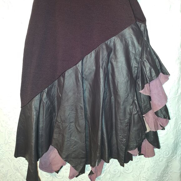 WOMEN'S 2X "DONNA LEPURE" RAISIN/GRAPE COLORED FABRIC & LEATHER DIAGONAL SKIRT - Picture 1 of 7
